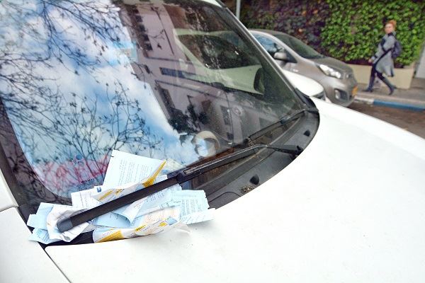 Unpaid Parking Tickets=No License